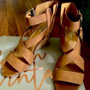 Crown Vintage Wedges